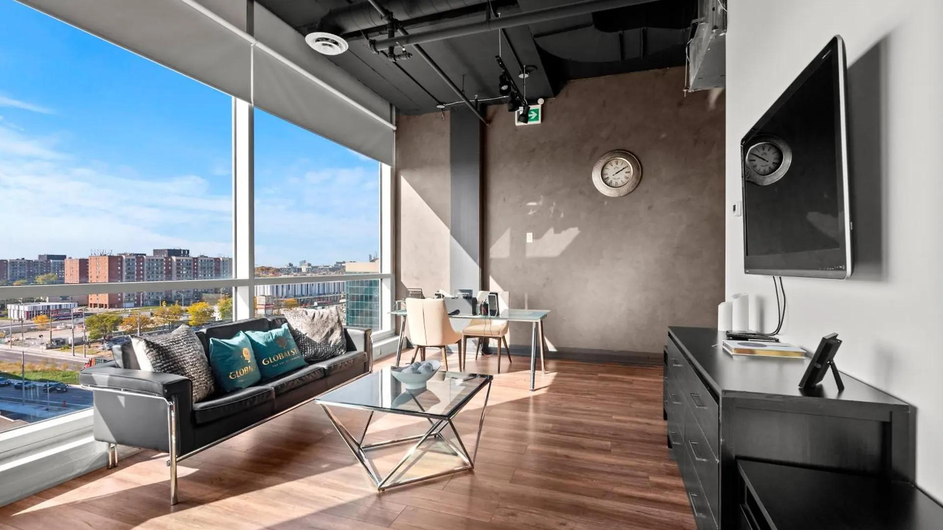 Bright Suites Finch West Steps To Metro By Hotel Duke トロント 4*,  カナダ