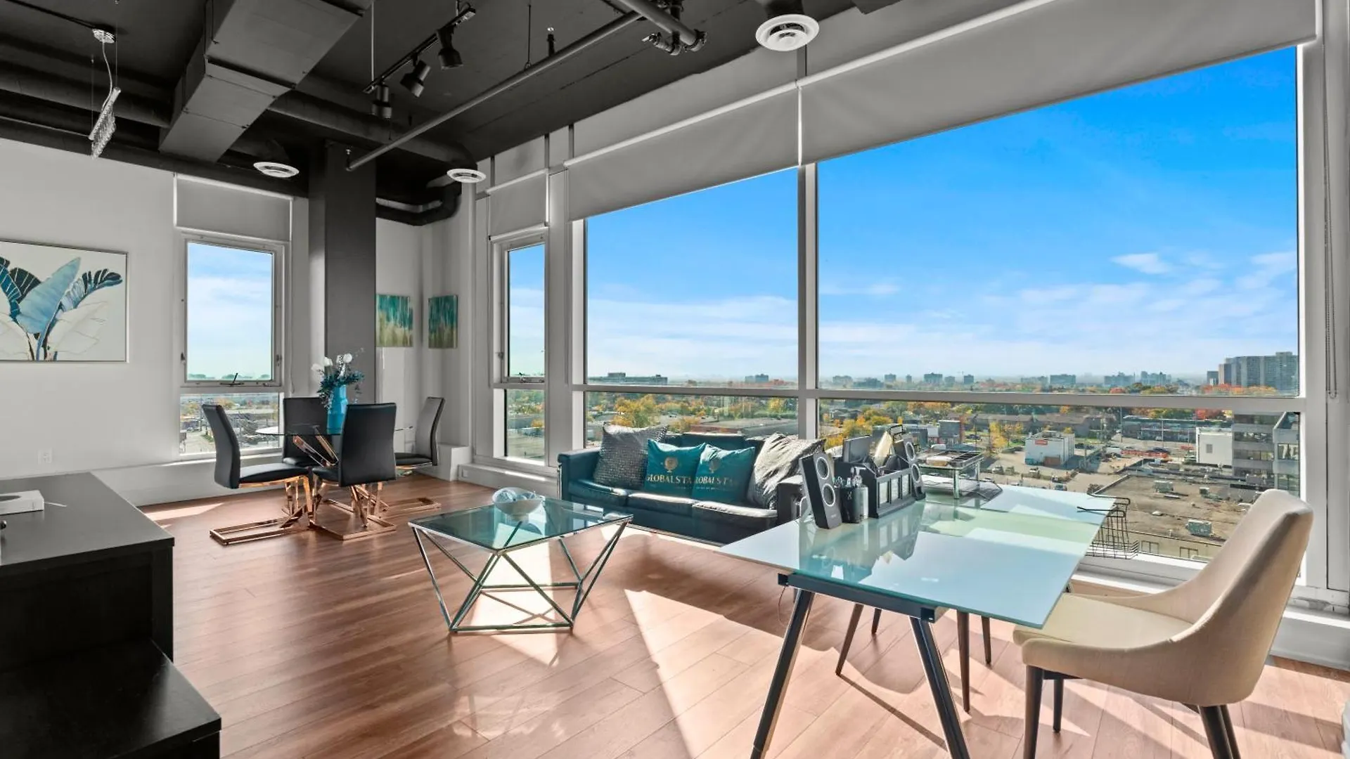 Bright Suites Finch West Steps To Metro By Hotel Duke トロント