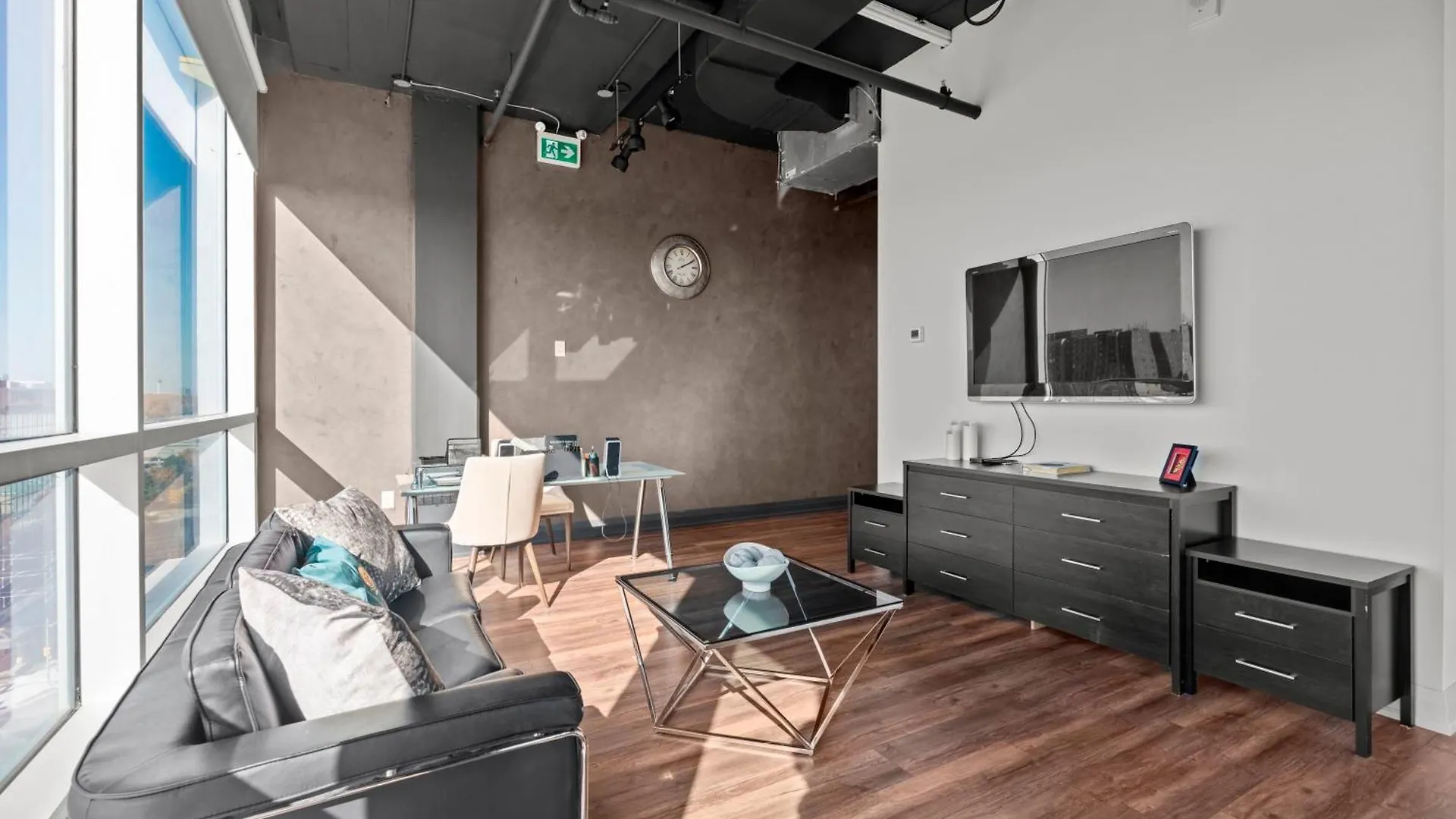 ****  Bright Suites Finch West Steps To Metro By Hotel Duke トロント カナダ