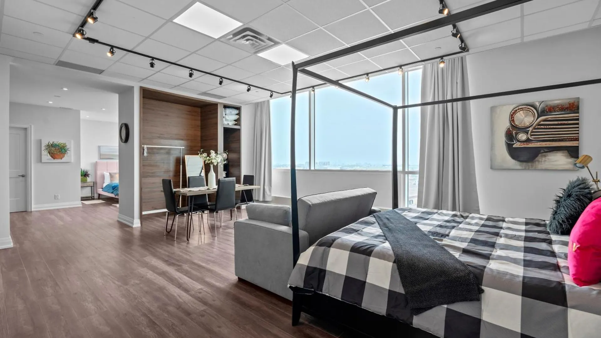 ****  Bright Suites Finch West Steps To Metro By Hotel Duke トロント カナダ