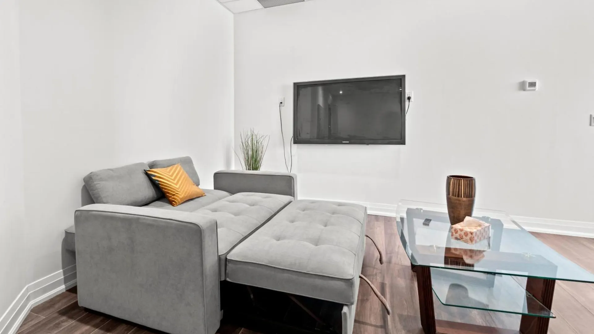 Bright Suites Finch West Steps To Metro By Hotel Duke トロント