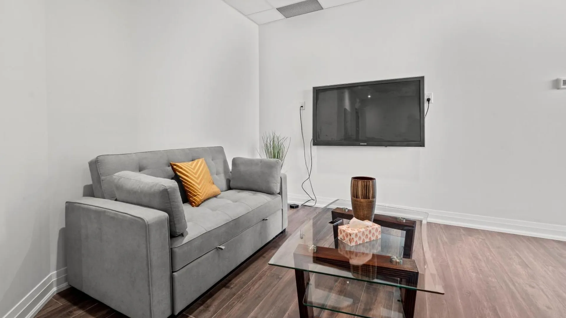 Bright Suites Finch West Steps To Metro By Hotel Duke Toronto