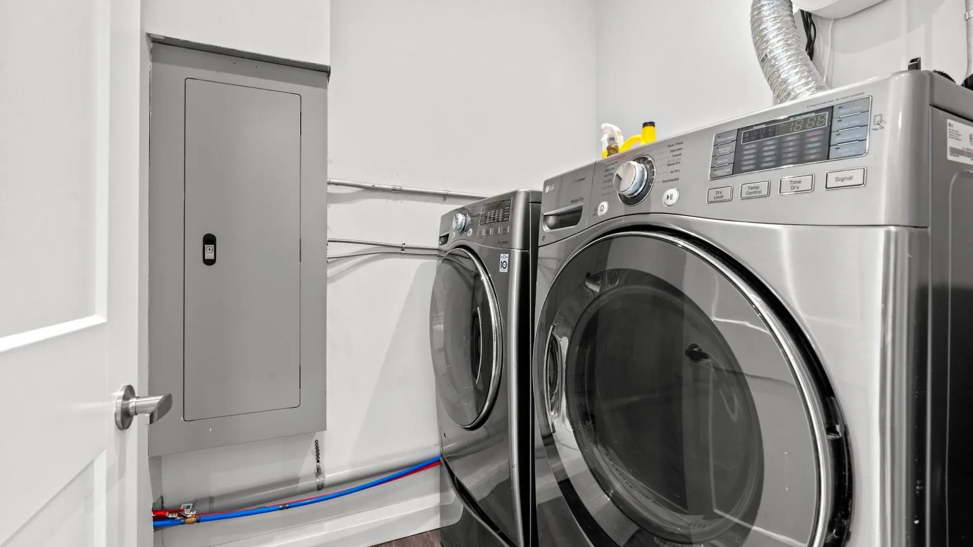 Bright Suites Finch West Steps To Metro By Hotel Duke Toronto