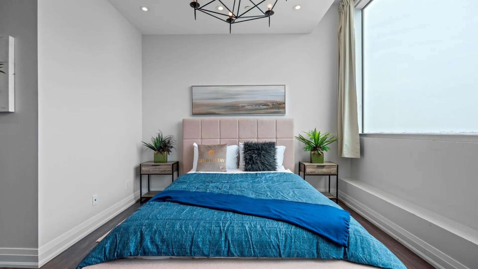 Bright Suites Finch West Steps To Metro By Hotel Duke Toronto